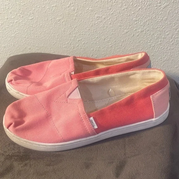 Toms Kids’ Slip-on Shoes- US size 2 - Picture 4 of 6